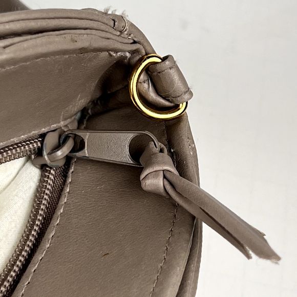 Vintage Clamshell Leather Clutch Handbag Gold-Tone Hardware, Beige - Picture 8 of 9